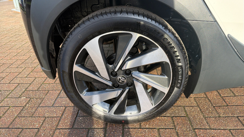 Toyota Aygo X 1.0 VVT-i Edge 5dr Petrol Hatchback